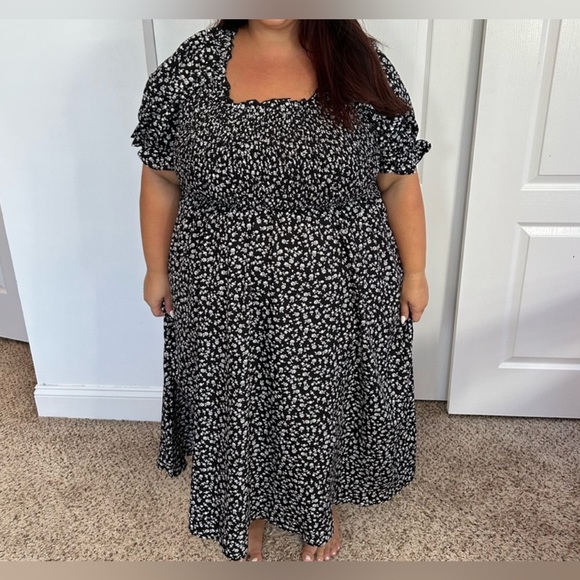 Dresses & Skirts - Smocked Midi Black and White Floral
Print Dress XXXL